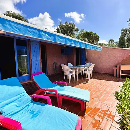 Mazet Lou Pour 4 Personnes Avec Piscine Commune Et Tennis A La Londe-les-Maures